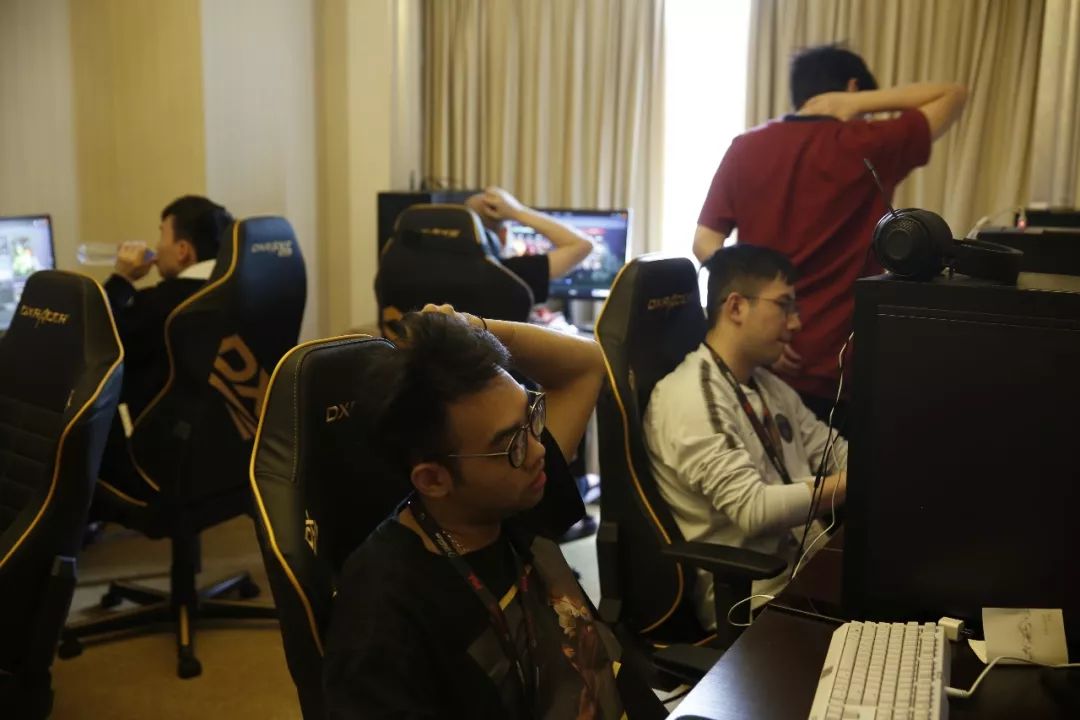 LGD官方：上单选手陈国基（ID：fearness）正式离队