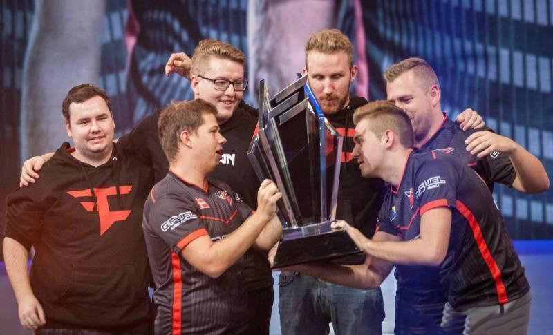 前 LPL 教练Hanyi批评 JD Gaming 教练 cvMax ：你可以BP我...！