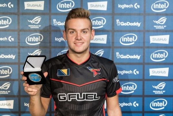 NIP官方致谢粉丝：9个月的酷暑 都抵不过粉丝热情的一半