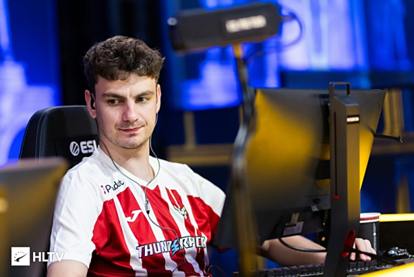 LNG官博庆祝Scout选手LPL征战八周年：岁月沉香，初心如磬